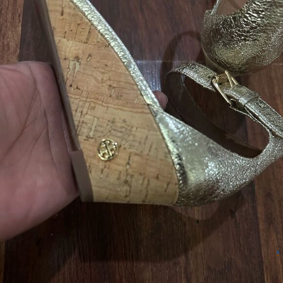 TORY BURCH Elegant Gold Ankle Strap Sandals SIZE 7.5 - Picture 7 of 9